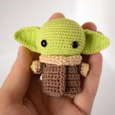 baby yoda amigurumi crochet free