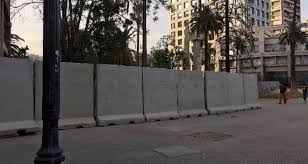 Sistema de muro de concreto armado e 10cm. Se Acabaron Los Insumos En Los Hospitales Publicos Y El Regimen De Pinera Tiene Dinero Para Levantar Un Muro De Concreto En Plaza Dignidad