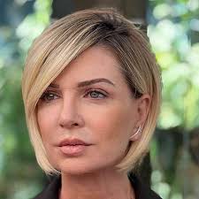 short hairstyles for women over 40