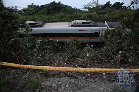 On 2 april 2021, at 09:28 nst (01:28 utc), a taroko express train operated by the taiwan railways administration (tra) derailed at the north entrance of qingshui tunnel in heren section, xiulin township, hualien county, taiwan, killing at least 51 people and injuring at least 186 others. Ikirokk3gblazm
