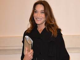 Carla bruni sarkozy born carla gilberta bruni tedeschi. 2021 Carla Bruni Her Ultra Desirable Look In The Trendy Jacket And Jeans Of The Moment Femme Actuelle Le Mag