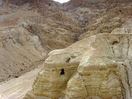 The site of khirbet qumran (a modern arabic name) is located in the west bank, near the northern edge of the dead sea, and is the place where. Manoscritti Del Mar Morto Wikipedia