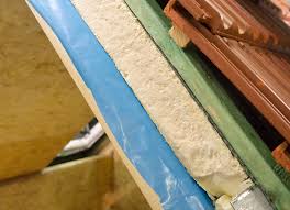 La laine de verre posée en toiture est accidentellement humidifiée par la casse ou le déplacement d'un élément de couverture. Epaisseur De L Isolation De La Toiture Infos Sur Les Primes Et Calcul