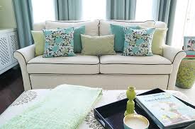 how to arrange pillows on your sofa or