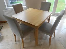 Une table polyvalente pour tous les usages. Ikea Bjursta Table Szukaj W Google Ikea Small Table Small Tables Maple Dining Table