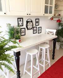Küçük veya yeterince büyük olmayan mutfak dekorasyonlarında büyük ve kaba mutfak eşyalarından uzak durmak, doğru renk ve desenleri kullanmak gerekir. Kucuk Mutfaklar Icin Oneriler Dekorblog