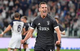 Arkadiusz Milik marcaria el gol para el pase de la Juventus a la final de la Copa Italia. 