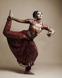 Shobana enthrals all with dancing drums here and now, defining multicultural marketing. Shobana Hot South Indian Actress And Bharata Natyam Dancer Bharatanatyam Poses Indian Classical Dance Bharatanatyam Dancer