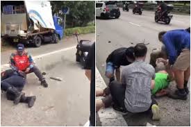 Accidents happen when people don't pay attention or have enough situational awareness. Traffic Police Officer Among 2 Injured In Pie Accident Singapore News Top Stories The Straits Times