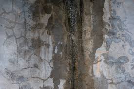 signs of water leaks in concrete slabs