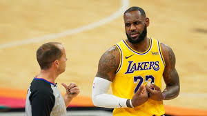 Последние твиты от la clippers (@laclippers). Lebron James Went Full Tenet Mode Lakers Star Hilariously Performs Backward Roll After Missing Dunk Against Spurs Fans Flood Twitter With Memes The Sportsrush
