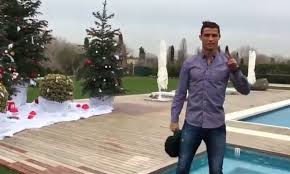 Als das spiel abgepfiffen wird, ist cristiano ronaldo im besitz des nächsten rekords. A Tour Round Cristiano Ronaldo S House Video Football The Guardian