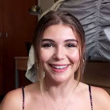 Olivia jade was just your average famous youtuber with almost two million subscribers when it was revealed that her parents, full house's lori loughlin and designer mossimo giannulli, were involved in a national college admissions scandal. Who Is Olivia Jade Giannulli Lori Loughlin S Daughter