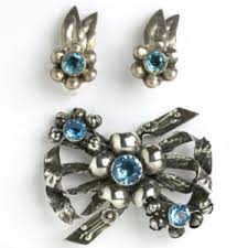 costume jewelry sets brooches