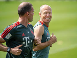Arjen robben is back in full training and could make his comeback against borussia dortmund on. Arjen Robben Fc Bayern Legende Feiert Nach Herbem Fitness Dampfer Endlich Sein Comeback Fc Bayern
