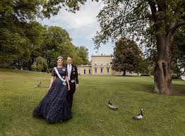 Das schwedische königshaus veröffentlichte deswegen neue bilder des traumpaares Kronprinzessin Victoria Der Liebling Der Schweden Elchkuss