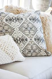 5 no fail tips for arranging pillows