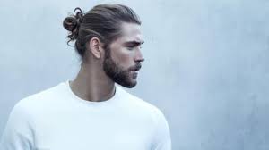 Here's how to grow hair out for men while looking good every step along the way. Men S Ultimate Guide To Growing Hair Out Thetrendspotter