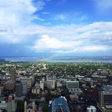 (not to mention a starbucks at around 494' 40th floor that doesn't cost anything to visit) space needle's observation deck is at 520' and tickets cost $22. Columbia Center Observation Deck Seattle Central Business District 61 Tipps