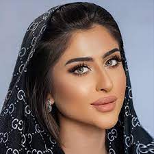 bahraini makeup artist and model