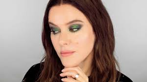 emerald green eye red carpet makeup
