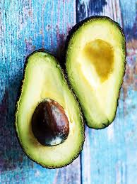 Die avocado ist ein unglaublich gesundes lebensmittel und enthält viele wichtige nährstoffe. Avocado Reif So Erwischst Du Immer Die Beste Avocado Stylight
