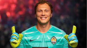 Начал играть в полтавской «ворскле» в 2001 году. Ukrainskij Golkiper Andrej Pyatov Nameren Otkryt Svoj Biznes