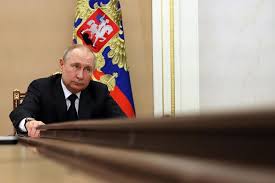 Defezioni dal governo e fuga da Mosca: zar Putin è solo?