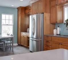 Hickory kitchen cabinets with dark counters stainless. 5 Top Wall Colors For Kitchens With Oak Cabinets Hometalk