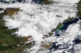 heavy snowfall blankets spain