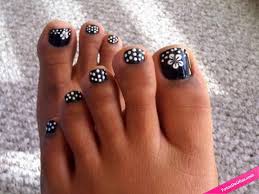 See more ideas about nail art, nail designs, nail art designs. Black And White Polka Dots And Flower Nail Art Design Flower Toe Nails Summer Toe Nails Toe Nail Designs