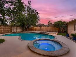 homes in houston tx with pool