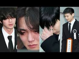 Listening to this reminds me of how unique and amazing jonghyun's voice is so anyone looking for some amazing music by an amazing person should get this album! Celebrities Attend Shinee Jonghyun S Funeral Procession R I P Jonghyun 171221 Youtube