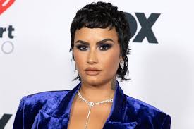 celebrities who use Seint makeup: Demi Lovato