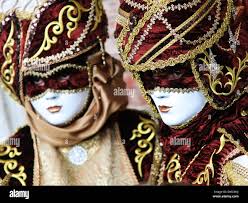 Beau couple de gens masqués sur Carnaval de Venise Photo Stock - Alamy