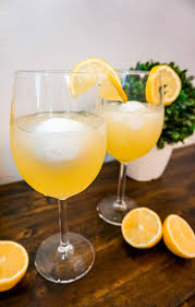 limoncello spritz a refreshing