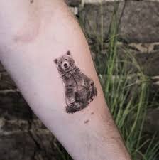 Tattoo scabbing on your first piece of ink can be very worrying if you're not sure of the whole tattoo healing process. Tattoo Healing Timeline How To Deal With A Fresh Tattoo Tattoo Stylist