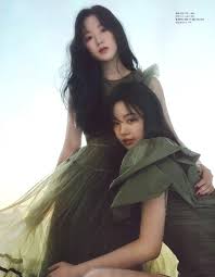 Credits to the respectful owners.intro: 201120 Shuhua Soojin S Photoshoot From Singles Magazine December Issue R Gidle