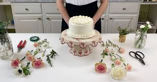 decorate a cake with fresh flowers