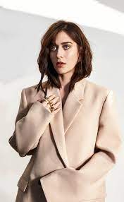 lizzy caplan embraces main character
