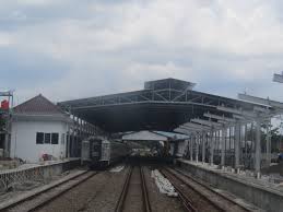 Kecamatan gombong juga merupakan kota bisnis di kabupaten kebumen karena lokasinya yang strategis. Stasiun Gombong Wikipedia Bahasa Indonesia Ensiklopedia Bebas