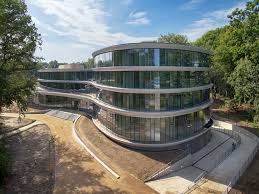 Triodos bank españa, las rozas, spain. Desmontable De Madera Y Autosuficiente Energeticamente Asi Es La Sede De Triodos Bank En Paises Bajos Construible