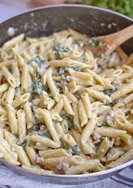 20 minute creamy garlic sausage pasta