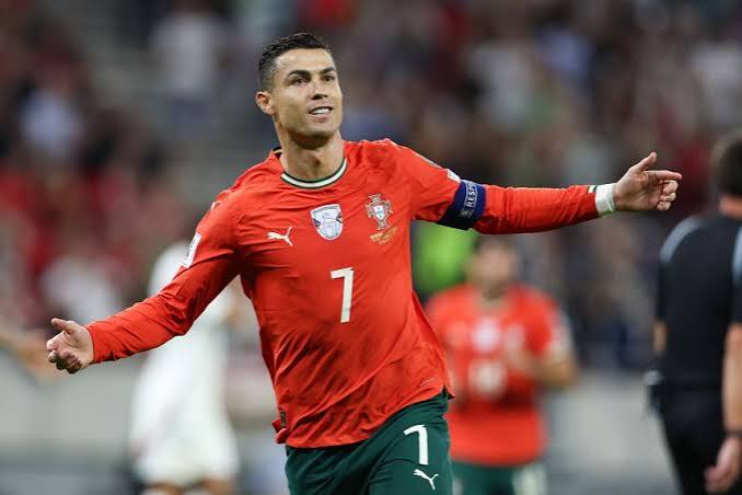 Cristiano Ronaldo: Soccer superstar becomes the sport's first billionaire player, says Bloomberg | CNN