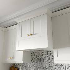 J Collection Wallace Painted Warm White Shaker Assembled Wall Bridge Kitchen Cabinet 30 In W X 10 In H X 14 In D Painted White