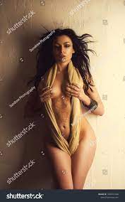 Beautiful Fashion East Indian Naked Woman, arkistovalokuva 1076917040 |  Shutterstock