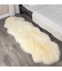 2 pelt eggs white sheepskin fur rug