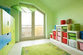 what color carpet goes with green walls