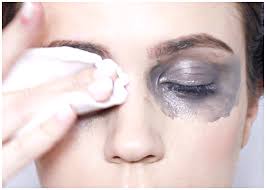 four easy steps to remove eye makeup