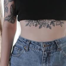 O ventre ou abdómen é uma das partes do corpo mais atractivas para se tatuar. Tatuagem Na Barriga 70 Desenhos Incriveis Para Inspirar A Sua